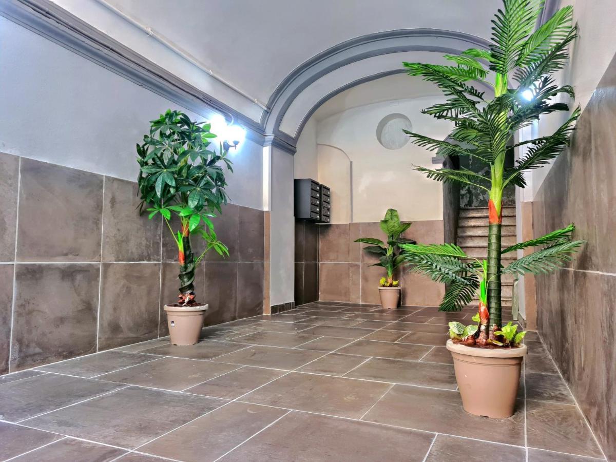 City Focus Apartments Napoli Bagian luar foto