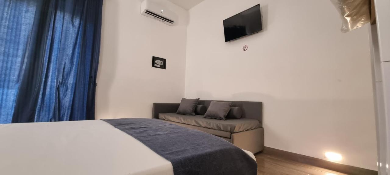 City Focus Apartments Napoli Bagian luar foto