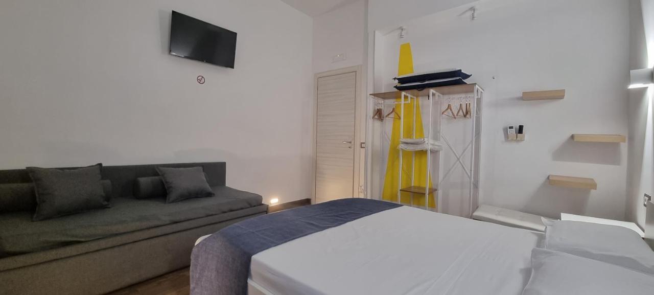 City Focus Apartments Napoli Bagian luar foto